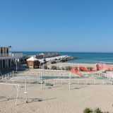 Superata la spiaggia libera del Canalone ci ritroviamo in una zona di San Girolamo che ospita due delle strutture balneari pi� famose di Bari: il Trampolino e San Francesco all�Arena. Il primo, a cui si accede percorrendo la stretta di via Cipparoli, nasce alla fine degli anni 30 con il nome di lido Eden (foto di Antonio Caradonna)